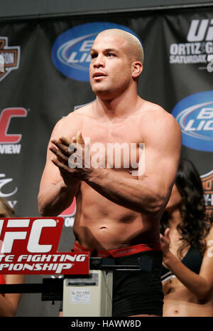 Tito Ortiz à l'UFC 106 pesées au Mandalay Events Center le 20 novembre 2009 à Las Vegas, Nevada. Crédit photo : Francis Specker Banque D'Images