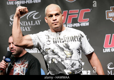 Tito Ortiz à l'UFC 106 pesées au Mandalay Events Center le 20 novembre 2009 à Las Vegas, Nevada. Crédit photo : Francis Specker Banque D'Images