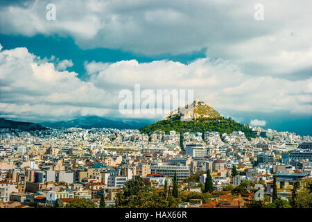 Paysage urbain d'Athènes et la colline de Lycabettus Banque D'Images