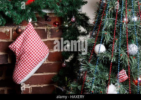 Foyer de Noël avec de l'épinette de la direction générale Banque D'Images