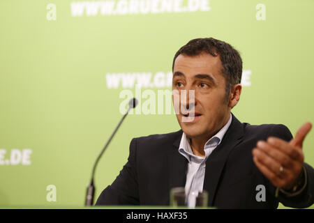 Cem Özdemir à la conférence de presse à Berlin. Banque D'Images