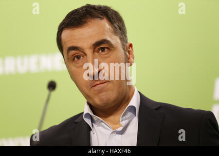 Cem Özdemir à la conférence de presse à Berlin. Banque D'Images