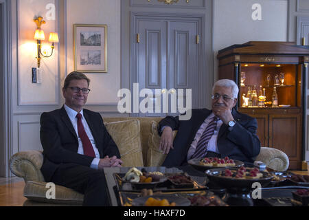 Guido Westerwelle meetes avec Mahmoud Abbas. Banque D'Images