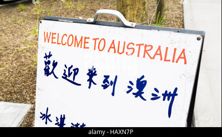 Un "Bienvenue en Australie' signe avec traduction en chinois Banque D'Images