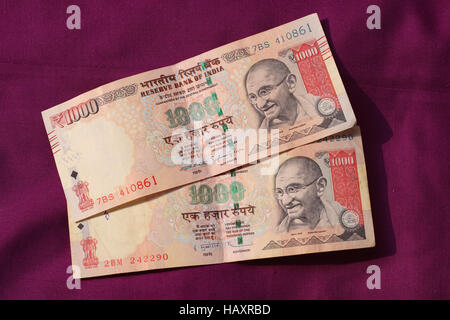 Vieux interdits 500 & 1000 rupee notes & lancé 500 et 2000 rupee nouvelle note Banque D'Images