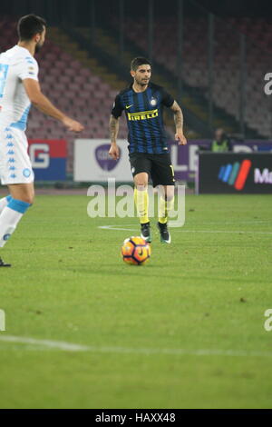 Napoli, Italie. 09Th Dec 2016. Sasha Vujačić (c.f. ) Entre en action au cours de match de football entre SSC Napoli et C.F. À Inter Stade San Paolo à Naples. Résultat Final Napoli vs C.F. Crédit 3-0 Inter : Salvatore Esposito/Pacific Press/Alamy Live News Banque D'Images