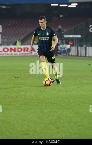 Napoli, Italie. 09Th Dec 2016. Ivan Perišic (c.f. Inter) en action lors d'un match de football entre SSC Napoli et C.F. À Inter Stade San Paolo à Naples. Résultat Final Napoli vs C.F. Crédit 3-0 Inter : Salvatore Esposito/Pacific Press/Alamy Live News Banque D'Images