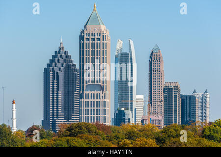 Midtown Atlanta, Georgia skyline avec les bâtiments commerciaux et de tour minaret mosquée islamique, Al-Farooq Masjid. Banque D'Images