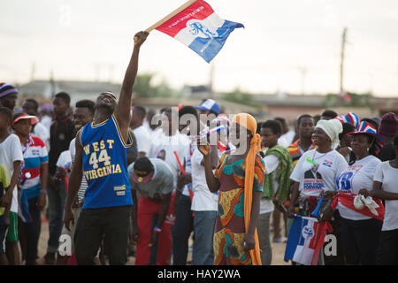 Accra, Ghana. 06Th Dec, 2016. Le Nouveau parti patriotique (NPP) parti politique est titulaire d'un rassemblement dans la région de Accra Ashalebotwe avant l'élection présidentielle et le Parlement le 7 décembre. © Louise Wateridge/Pacific Press/Alamy Live News Banque D'Images