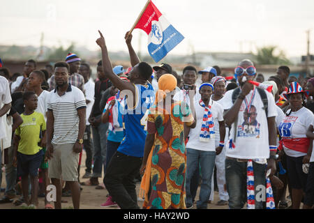 Accra, Ghana. 06Th Dec, 2016. Le Nouveau parti patriotique (NPP) parti politique est titulaire d'un rassemblement dans la région de Accra Ashalebotwe avant l'élection présidentielle et le Parlement le 7 décembre. © Louise Wateridge/Pacific Press/Alamy Live News Banque D'Images