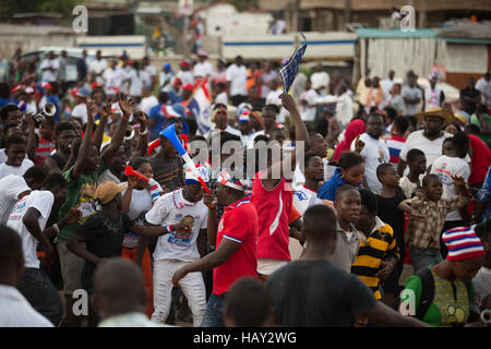 Accra, Ghana. 06Th Dec, 2016. Le Nouveau parti patriotique (NPP) parti politique est titulaire d'un rassemblement dans la région de Accra Ashalebotwe avant l'élection présidentielle et le Parlement le 7 décembre. © Louise Wateridge/Pacific Press/Alamy Live News Banque D'Images