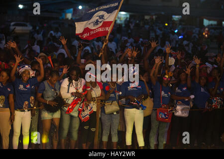 Accra, Ghana. 06Th Dec, 2016. Le Nouveau parti patriotique (NPP) parti politique est titulaire d'un rassemblement dans la région de Accra Ashalebotwe avant l'élection présidentielle et le Parlement le 7 décembre. © Louise Wateridge/Pacific Press/Alamy Live News Banque D'Images