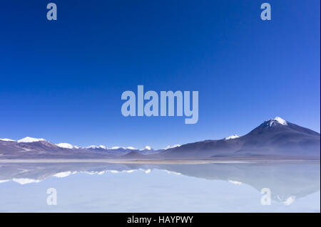 Le lac vert, en Bolivie, laguna verde, le volcan Licancabur, Amérique du Sud Banque D'Images