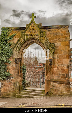 Jardins Rottenrow entrée est tout ce qui reste de la maternité de l'hôpital rottenrow qui occupent le site à Glasgow, Ecosse Banque D'Images