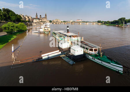 Vieille Ville : Dresde (Schloss, l'Église Hofkirche, Semperoper, Augustusbrücke de gauche à droite) à l'inondation, , Sachsen, Saxe, Allemagne Banque D'Images