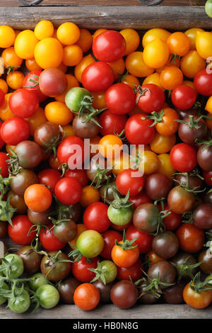 Tomates cerise mûre, de l'alimentation vue d'en haut Banque D'Images