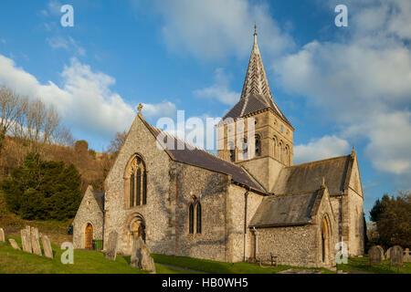 L'automne à l'église All Saints dans la région de East Meon, Hampshire, Angleterre. Banque D'Images