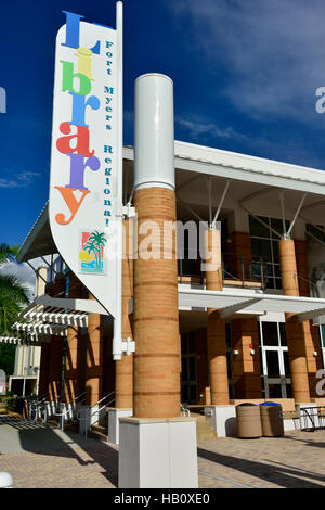 Signe de la bibliothèque la bibliothèque régionale de Fort Myers, Fort Myers, Floride Banque D'Images