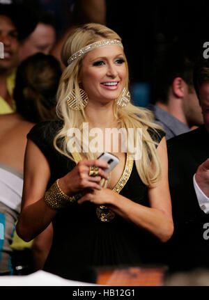 Paris Hilton assiste à l'UFC 114 le 29 mai 2010 à Las Vegas, Nevada. Photo par Francis Specker Banque D'Images