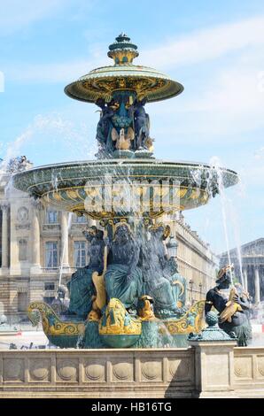 Fontaine place de la concorde Banque D'Images