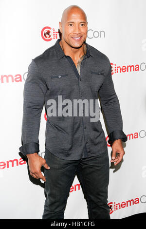 L'acteur Dwayne 'Rock' Johnson arrive à la soirée d'ouverture primordiale CinemaCon 2014 Présentation au Caesars Palace le 24 mars 2014 à Las Vegas, Nevada. Banque D'Images