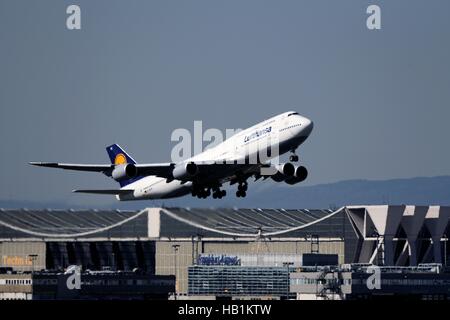 Jumbo-jet à partir de Francfort Banque D'Images