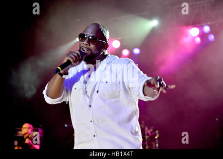 Pompano Beach, FL, USA. 09Th Dec 2016. Wanya Morris de Boyz II Men effectue sur scène à Pompano Beach Amphitheatre le 2 décembre 2016 à Pompano Beach, en Floride. © Mpi10/media/Alamy Punch Live News Banque D'Images