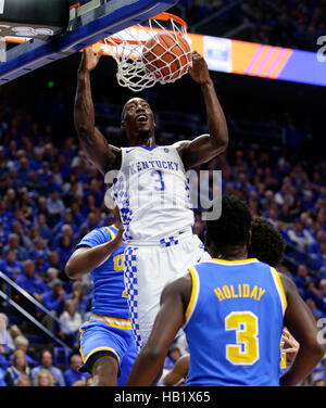 Lexington, Kentucky, USA. Feb 23, 2016. Kentucky Wildcats avant Bam Adebayo (3) bloquée pour deux de ses 18 points dans le Kentucky joué UCLA, le samedi 3 décembre 2016 à Lexington, KY. © Lexington Herald-Leader/ZUMA/Alamy Fil Live News Banque D'Images