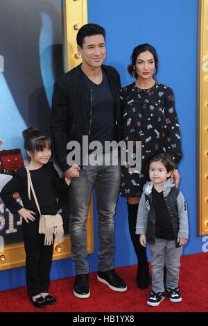 Mario Lopez aux arrivées pour chanter Premiere, L.A. Vivre, Los Angeles, CA le 3 décembre 2016. Photo par : Dee Cercone/Everett Collection Banque D'Images