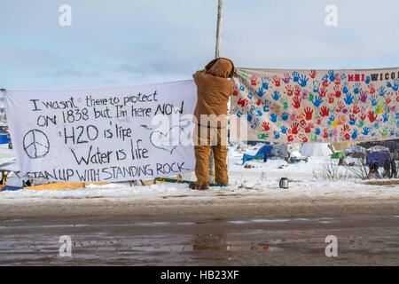 3 décembre 2016 - Oceti Sakowin Camp à Standing Rock, ND © Dimitrios Manis/ZUMA/Alamy Fil Live News Banque D'Images