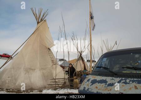 3 décembre 2016 - Oceti Sakowin Camp à Standing Rock, ND © Dimitrios Manis/ZUMA/Alamy Fil Live News Banque D'Images