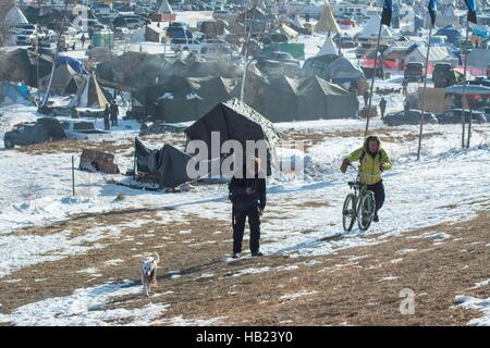 3 décembre 2016 - Oceti Sakowin Camp à Standing Rock, ND © Dimitrios Manis/ZUMA/Alamy Fil Live News Banque D'Images