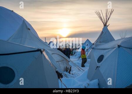 3 décembre 2016 - Oceti Sakowin Camp à Standing Rock, ND © Dimitrios Manis/ZUMA/Alamy Fil Live News Banque D'Images