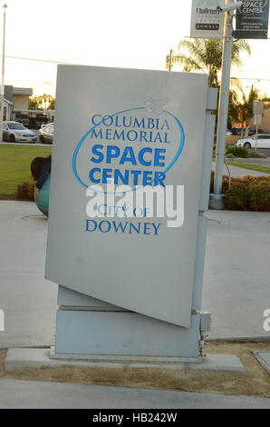 Downey, ca. 19Th Mar, 2016. Atmosphère à la capsule spatiale Apollo Phoenix Charles Maison de l'éclairage et Donut Échange Partie où une véritable Apollo Spacecraft est éclairé comme un arbre de Noël au Columbia Memorial Space Center à Downey, Californie le 3 décembre 2016. © David Edwards/media/Alamy Punch Live News Banque D'Images