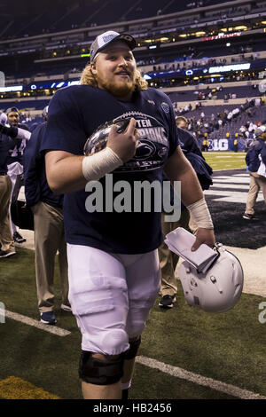 Indianapolis, Indiana, USA. 19Th Mar, 2016. 3 décembre 2016 - Indianapolis, Indiana - Penn State célèbre après le match de championnat de dix grandes entre Penn State Nittany Lions et Wisconsin Badgers au stade Lucas Oil. Penn State a gagné 38-31. © Scott/Taetsch ZUMA Wire/Alamy Live News Banque D'Images