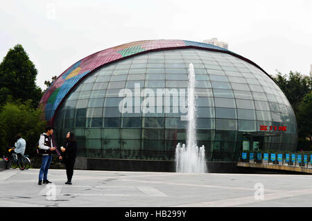 Chongqin, Chongqin, Chine. 2 Décembre, 2016. Chongqing, Chine 2 décembre 2016 : (usage éditorial uniquement. Chine).Une architecture imitant le Centre national pour les arts de la scène dans le sud-ouest de la Chine, Chongqing, Décembre 2nd, 2016. © SIPA Asie/ZUMA/Alamy Fil Live News Banque D'Images