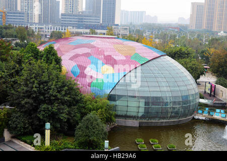 Chongqin, Chongqin, Chine. 2 Décembre, 2016. Chongqing, Chine 2 décembre 2016 : (usage éditorial uniquement. Chine).Une architecture imitant le Centre national pour les arts de la scène dans le sud-ouest de la Chine, Chongqing, Décembre 2nd, 2016. © SIPA Asie/ZUMA/Alamy Fil Live News Banque D'Images