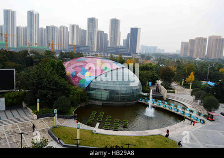 Chongqin, Chongqin, Chine. 2 Décembre, 2016. Chongqing, Chine 2 décembre 2016 : (usage éditorial uniquement. Chine).Une architecture imitant le Centre national pour les arts de la scène dans le sud-ouest de la Chine, Chongqing, Décembre 2nd, 2016. © SIPA Asie/ZUMA/Alamy Fil Live News Banque D'Images
