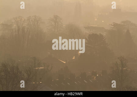 Wimbledon Londres, Royaume-Uni. 5 déc, 2016. Wimbledon baignée de soleil d'automne brumeux Crédit : amer ghazzal/Alamy Live News Banque D'Images