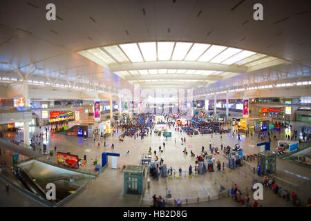 Shanghai Hong Qiao gare tôt le matin. Banque D'Images