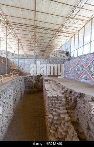 Site archéologique de Huaca del Sol y de la Luna (Temple du Soleil et de la Lune) dans la région de Trujillo, au Pérou. Site a été construit dans la période moche. Banque D'Images