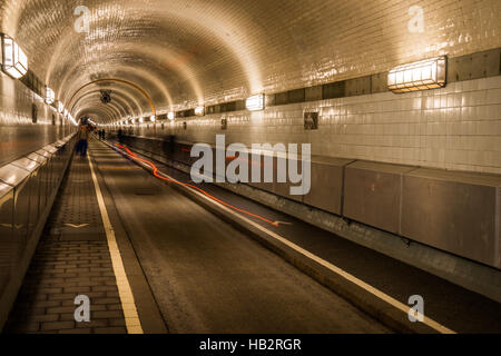 Dans l'ancien tube Tunnel Elbtunnel, Hambourg Banque D'Images