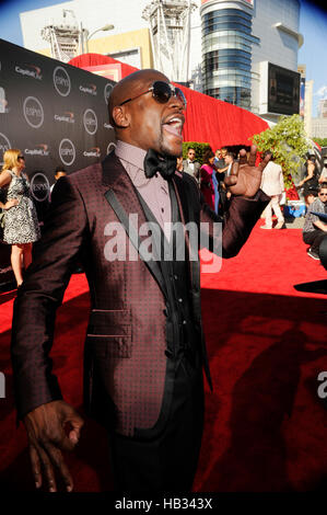 Le boxeur Floyd Mayweather Jr. arrive à l'ESPY awards 2014 dans Nokia Theatre L.A. Vivre le 16 juillet 2014 à Los Angeles, Californie. Banque D'Images