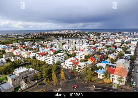 Donnant sur Reykjavík Islande du haut de l'Église Hallgrímskirkja Banque D'Images