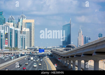 Métro de Dubaï en une journée d'été à Dubaï Banque D'Images