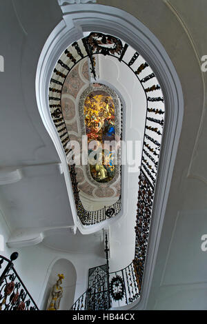 Fresque sur le plafond au-dessus de l'escalier Rose, abbaye de Stams, Stift Stams, Tyrol, Autriche Banque D'Images