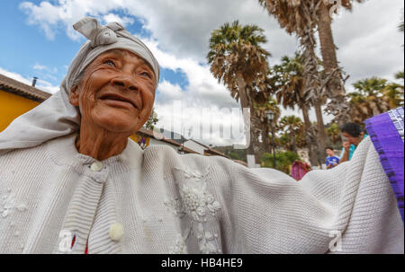 Vieille Femme avec un magnifique visage ridé et plein de caractère. Antigua Guatemala Banque D'Images