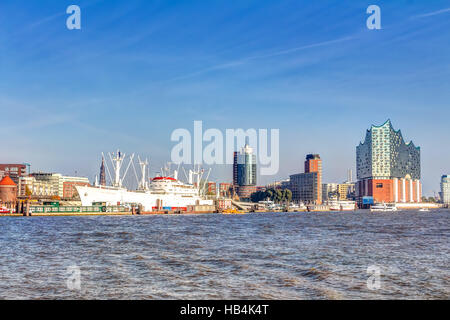 Port et Elbphilharmonie à Hambourg Banque D'Images