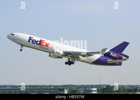 Stuttgart/Allemagne, le 22 juin 2011 : Fedex MD11 à l'aéroport de Stuttgart Banque D'Images