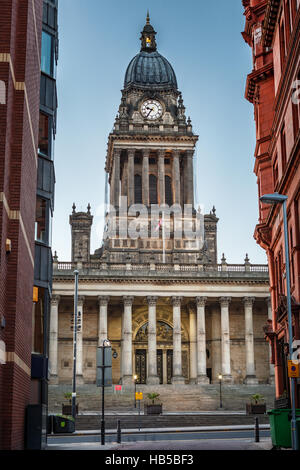 Leeds Town Hall a été construit entre 1853 et 1858 sur Park Lane, Leeds, West Yorkshire, Angleterre,. Banque D'Images